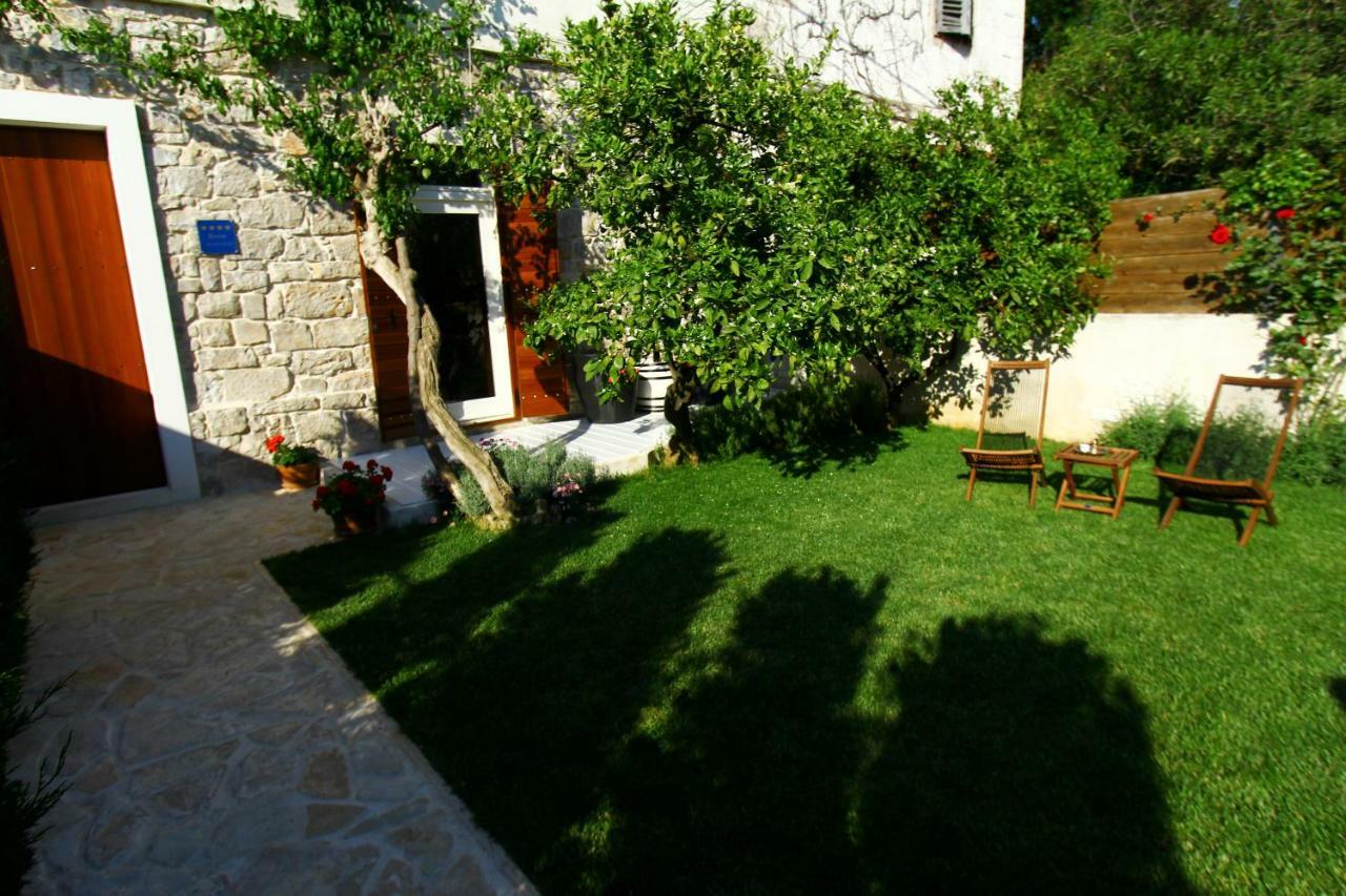 דירות סבטי פיליפ אי ג'קוב Old House מראה חיצוני תמונה