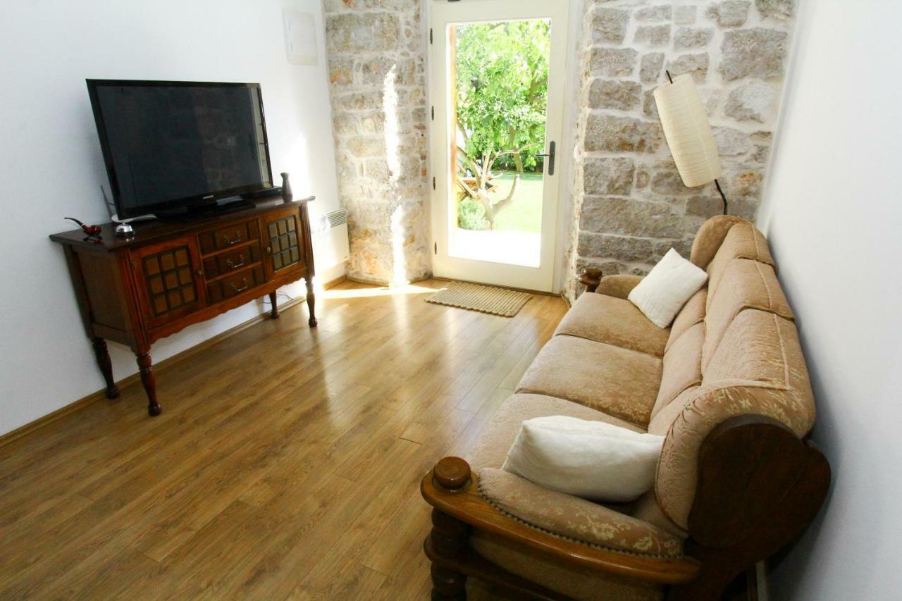 דירות סבטי פיליפ אי ג'קוב Old House מראה חיצוני תמונה